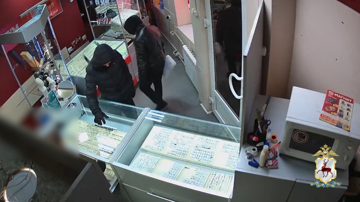 Рецидивисты вынесли из магазина в Богородске украшений на 4,2 млн рублей - фото 1