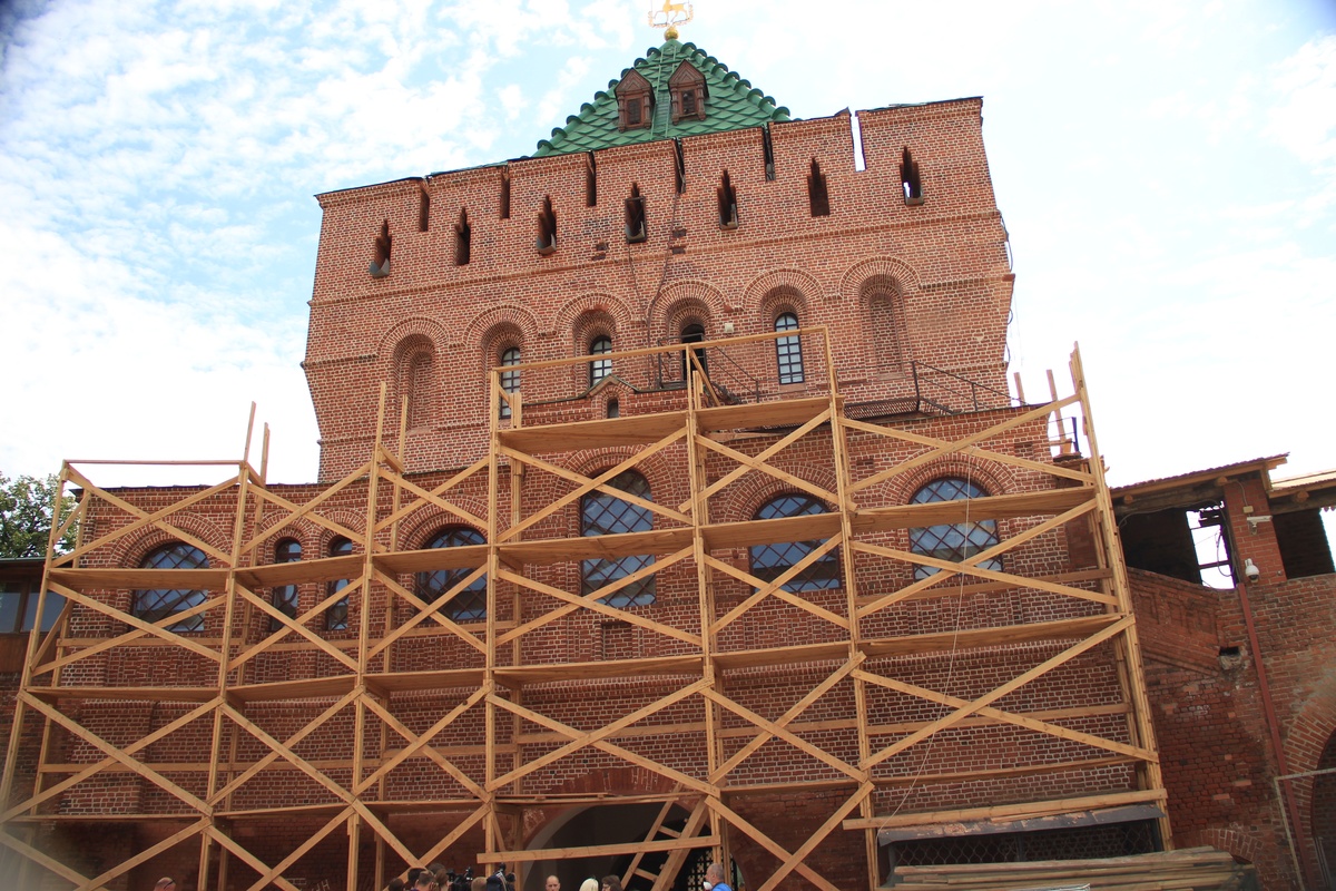 Реставрация Дмитриевской башни Нижегородского кремля завершена на 70% - фото 1