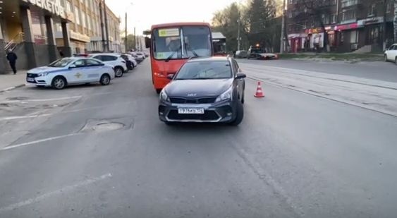 Легковушка протаранила автобус с пассажирами в Нижнем Новгороде