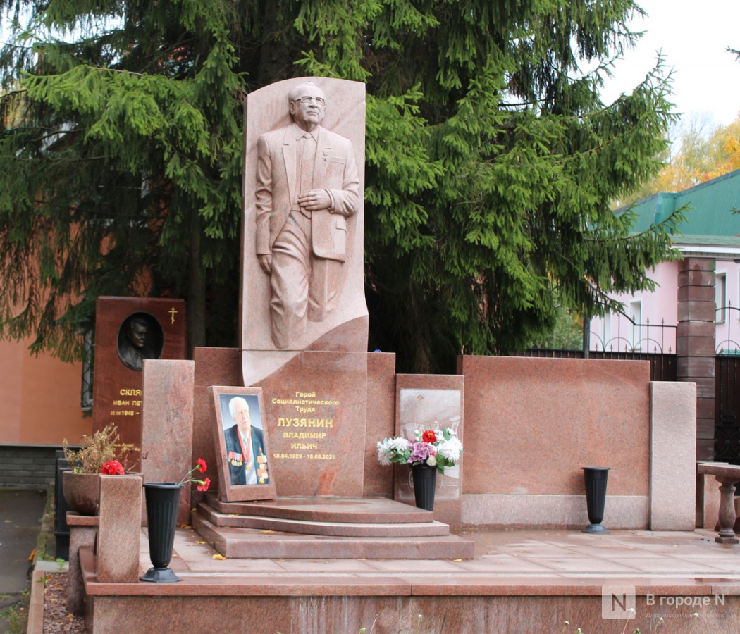 Опубликованы фото могил известных политиков из Нижнего Новгорода - фото 4