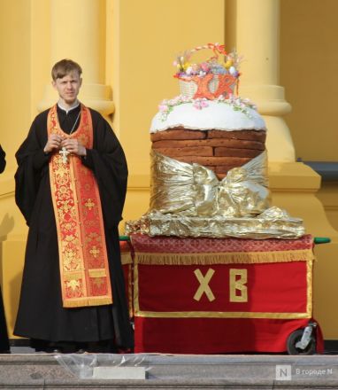 Фоторепортаж: как прошел пасхальный крестный ход в Нижнем Новгороде - фото 33