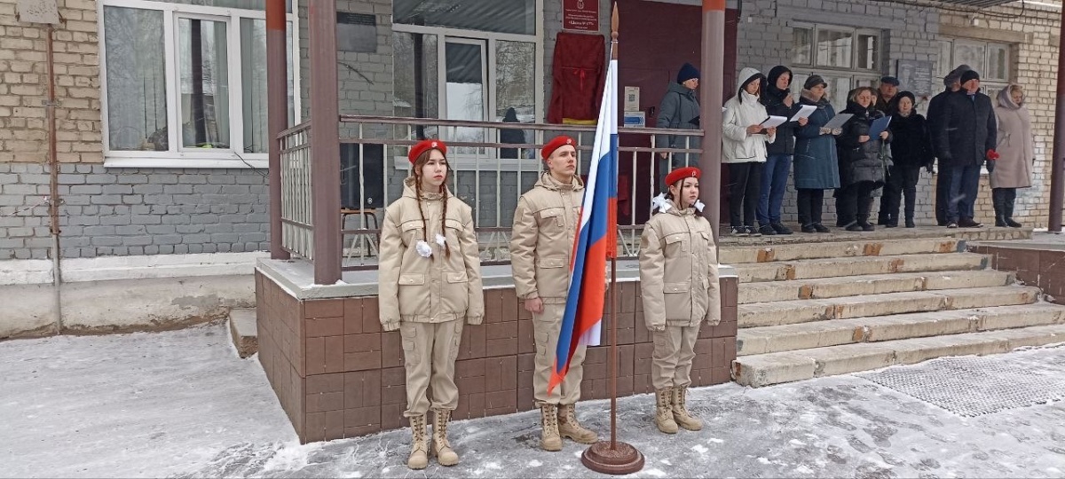 Три мемориальные доски в честь погибших в СВО нижегородцев установили на школах в Ленинском районе - фото 1