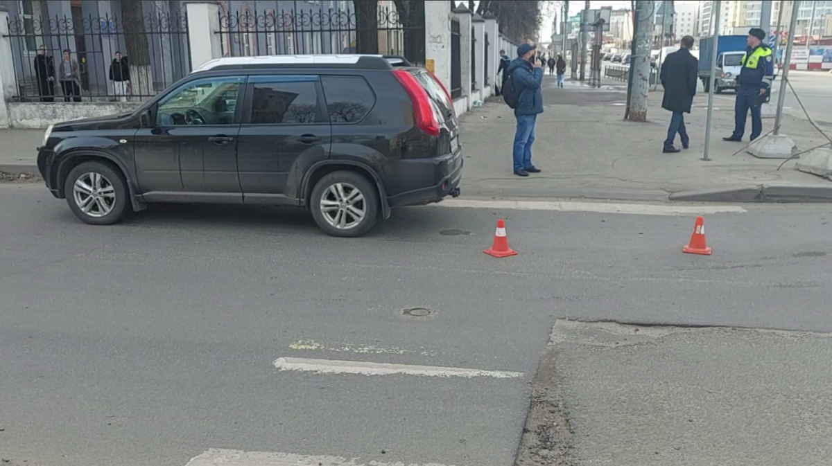 Иномарка сбила молодого человека на пешеходном переходе в Нижнем Новгороде - фото 1