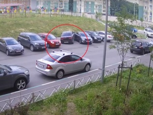 Нижегородка разбила четыре автомобиля на парковке ЖК «Цветы» (ВИДЕО)